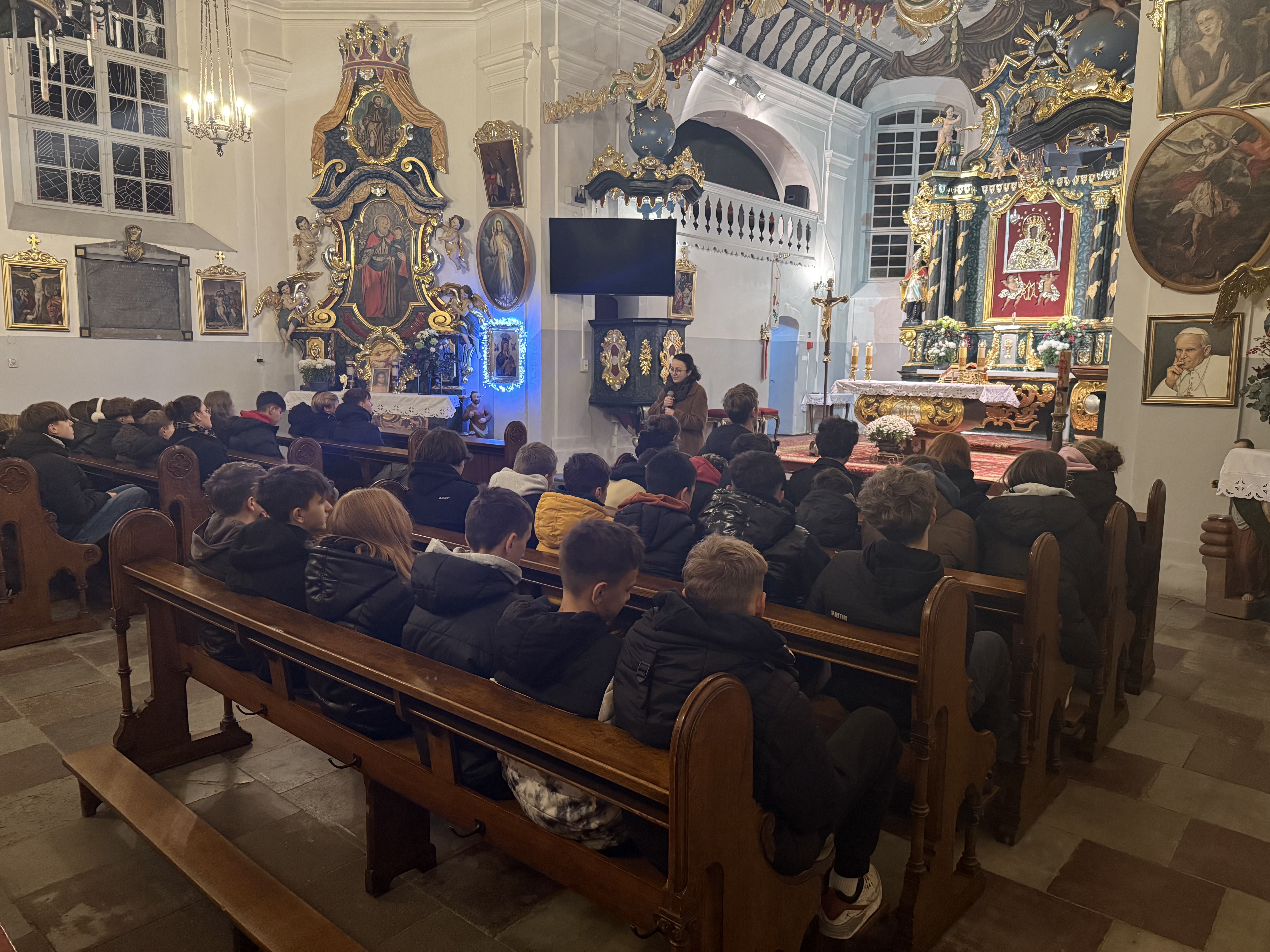 Dzień Młodzieży w Dekanacie Borzyszkowskim – młodzi u stóp Chrystusa Króla